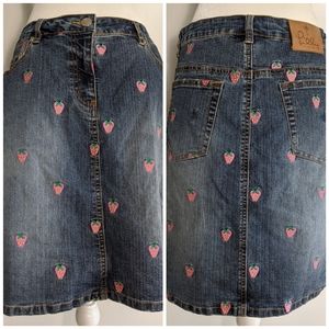 Lilly Pulitzer denim strawberry skirt - size 8